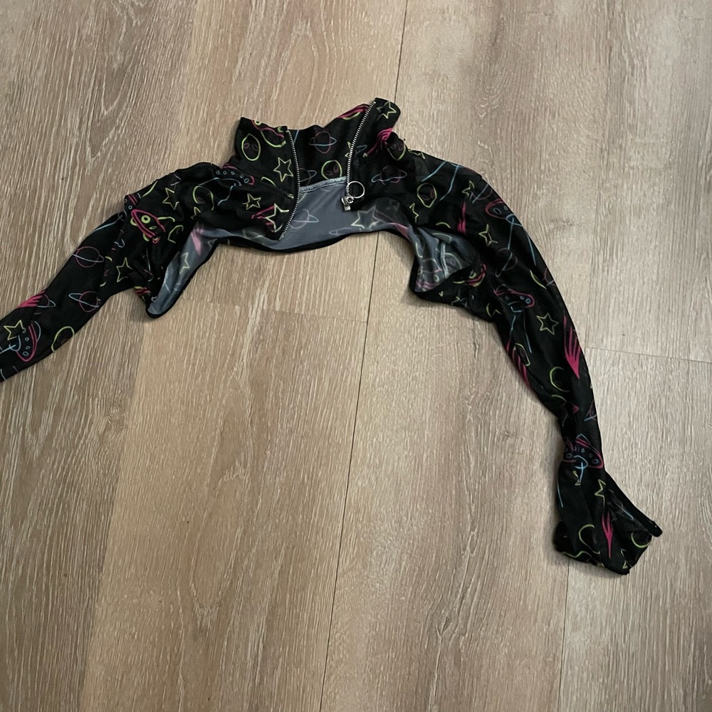 Alien, print shrug